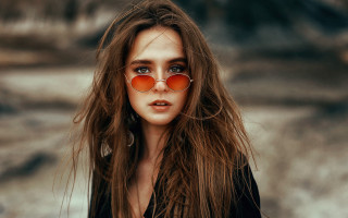 Eszter mattioni red sunglasses blowing - sunglass free wallpaper