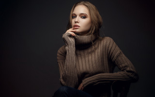 Elina karimova fashion portrait blonde - a chair free wallpaper for desktop