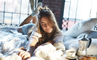 Romantic morning woman coffee donut - bed free wallpaper