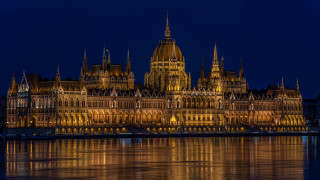 Night cityscape clocktower boat river - aladár körösfőikriesch free wallpaper