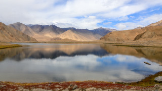 Lake mountains cloudy sky beach - amir zand free wallpaper for desktop