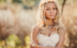 Woman flower crown field portrait - a flower crown free wallpaper