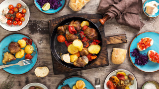 Food table meat vegetables rice - bela čikoš sesija free wallpaper