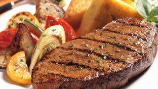 Steak potatoes vegetables food photography - free holidays wallpaper for desktop