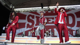 Men red suits stage seed - stage free wallpaper