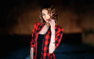 Woman redblackshirt phone serious anna - shirt free wallpaper