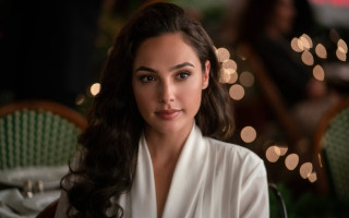 Woman portrait white shirt long - perfect face free wallpaper for desktop