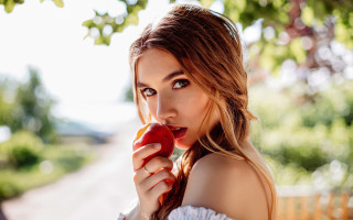 Eszter mattioni apple smile bokeh - an apple free wallpaper