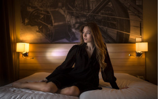 Woman sitting bed american barbizon - a bed in a room free wallpaper for desktop