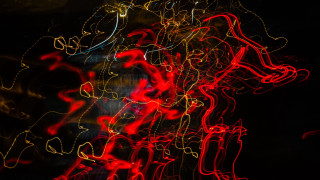 Blurry red yellow light dark - a blurry photo free wallpaper for desktop