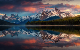 Mountain reflection lake sunset pink 4 - a pink sky free wallpaper