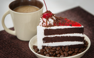 Cake coffee plate blurry depth - a piece of cake free wallpaper for desktop