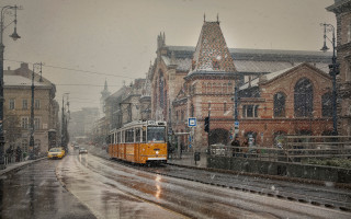 Yellow trolley snowy cityscape architecture - a church in the background free wallpaper