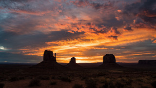 Sunset desert rock formation clouds - a large rock formation in the foreground free wallpaper