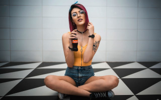 Woman beer floor blackwhite checkered - a bottle of beer free wallpaper