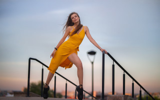 Yellow dress posing outdoors blurry - elizabeth polunin free wallpaper