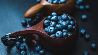 Wooden spoons blueberries banana blurry - blueberry free wallpaper