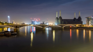 Bridge river city night lights 7 - a boat free wallpaper for desktop