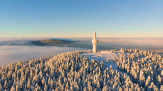 Tower snowy forest clouds sunset - bela čikoš sesija free wallpaper