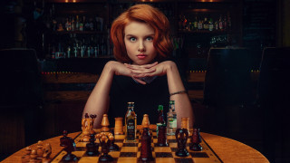 Woman chess table alcohol blueeyes - a woman sitting free wallpaper