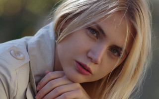 Blonde woman white shirt hand 3 - blonde hair free wallpaper for desktop