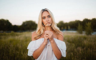 Woman blonde blue eyes nature - a toothbrush free wallpaper