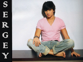 Man sitting crossed legs denim - free vintage wallpaper for desktop