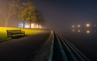 Foggy night bench park lights - atmospheric lighting free wallpaper