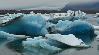 Iceberg lake mountains bird ecological - a group of icebergs free wallpaper