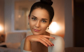 Elina karimova portrait blurry nails - a white bed free wallpaper