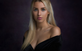 Blonde woman portrait black dress - renaissance free wallpaper for desktop