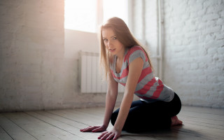 Woman brick wall window portrait - the floor in a room free wallpaper for desktop