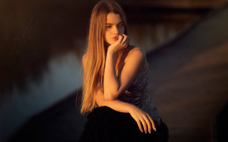 Woman longhair portrait browneyes blurry - long hair free wallpaper