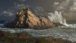 Large rock wave shore cloudy - a large rock free wallpaper for desktop