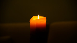 Candle lit dark shadow still - free light wallpaper for desktop