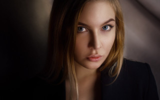 Woman blueeyes blackjacket portrait curtain - a black jacket free wallpaper for desktop