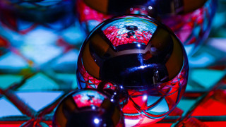 Glass object kinetic art raytraced - a black object free wallpaper for desktop