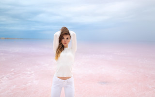 Pink salt lake woman horizon - pastel color free wallpaper