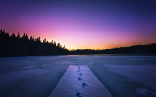 Long dock snow footprints purple - footprint free wallpaper