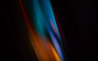 Blurry vase flower black background - center free wallpaper for desktop