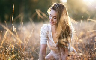 Woman field smiling blonde wind - tall grass free wallpaper for desktop