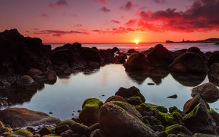 Sunset rocky beach mountains ocean - a sunset over a rocky beach free wallpaper