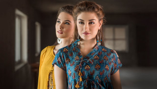 Two women fashion puzzle arts - the other looking free wallpaper for desktop