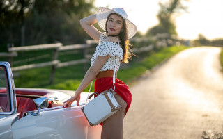 Woman hat leaning car suitcase - a car free wallpaper