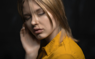 Woman hand head eyes closed - her eye free wallpaper for desktop