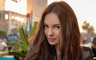 Elina karimova city portrait blurry - profile picture free wallpaper for desktop