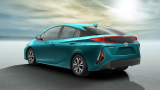 Blue car beach sky sunbeam - a sunbeam in the background free wallpaper