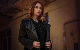 Woman black shirt black jacket - a black jacket free wallpaper