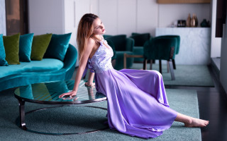 Purple dress sitting coffee table - a blue couch free wallpaper