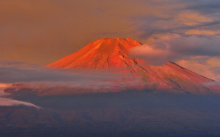 Mountain sunset clouds horizon ocean - mystical color free wallpaper